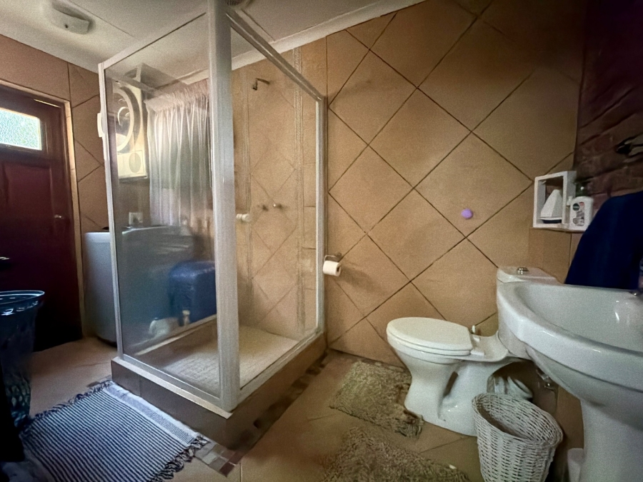 7 Bedroom Property for Sale in Heather Park Western Cape